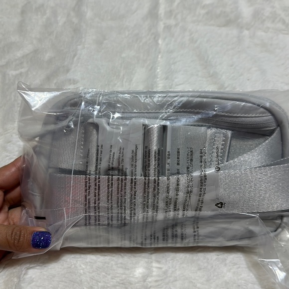 Lululemon | everywhere belt bag| sold out vapor/ Persian violet, NWOT - Picture 9 of 13